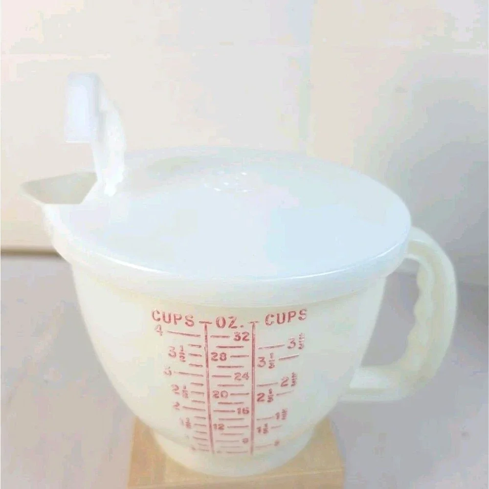 Vintage Tupperware 4 Cup Measuring Pitcher Red Blue 1288 w/Lid Mix N Stor